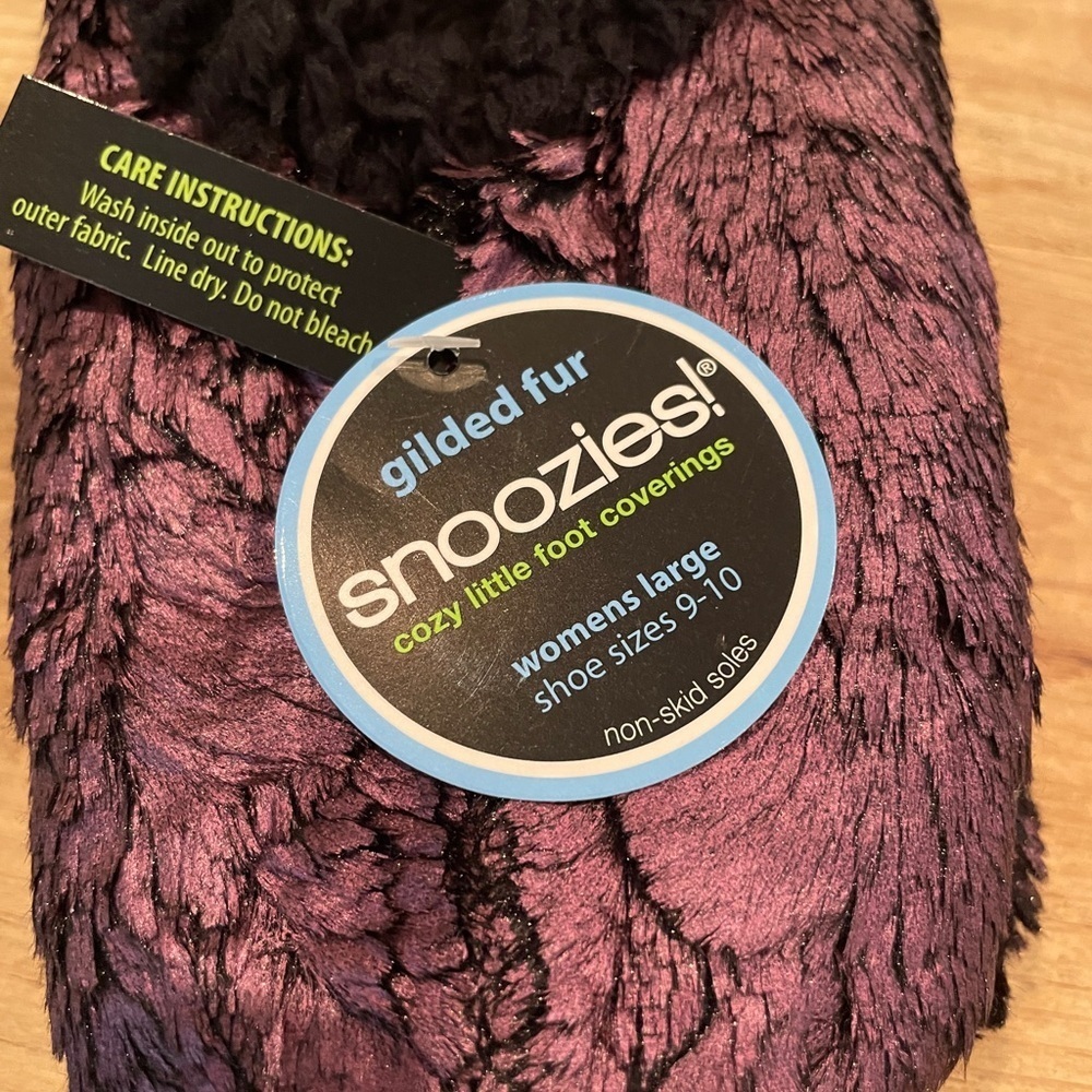 NWT Snoozies black purple metallic Fur Slippers Cabincore, Nonskid, comfy 9-10